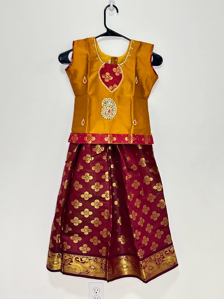 Pattu Pavadai