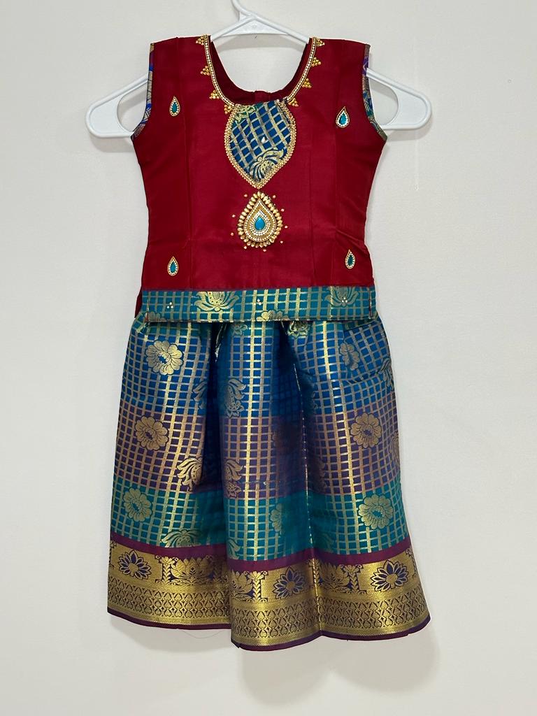 Pattu Pavadai