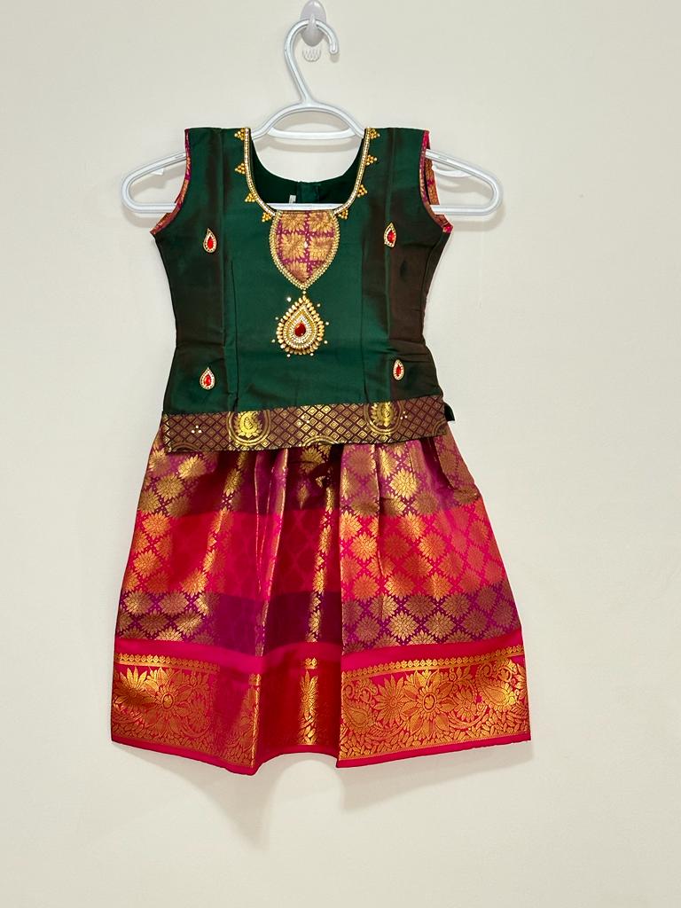 Pattu Pavadai
